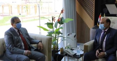 محافظ أسوان يستقبل وزير القوى العاملة فى بداية جولته للمحافظة.. صور