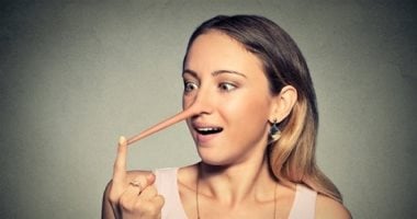 الجوزاء أستاذ والأسد كتاب مفتوح..تعرف على الأبراج الأكثر كذبًا في أول أبريل