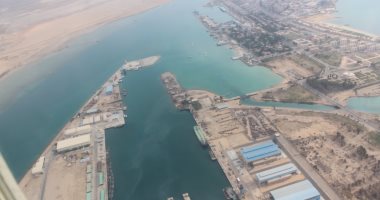 البيئة: خلو المسطح المائى لخليج السويس من أى مخلفات بعد تعويم السفينة الجانحة