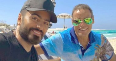 تامر حسنى ينعى والد زوجته: "توفى اليوم حمايا حبيب قلبى الراجل الطيب"