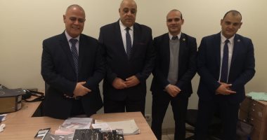 جمارك مطار القاهرة تضبط راكب حاول تهريب مشغولات ذهبية 