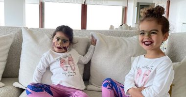 أطفال كريستيانو رونالدو يدمرون أدوات "مكياج" جورجينا والأخيرة توثق اللحظة.. صورة