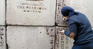 موكب المومياوات الملكية.. اعرف كواليس رسم الجداريات الفرعونية بوسط البلد