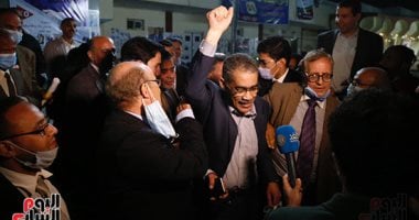 احتفالات وتهانى وعناق.. إعلان نتائج انتخابات التجديد النصفى بنقابة الصحفيين (ألبوم صور)