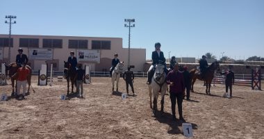 عبد القادر سعيد يفوز بفضية الجائزة الكبرى فى الفروسية