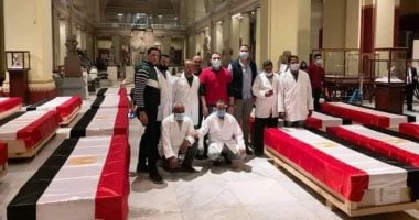 تجهيز المومياوات الملكية فى المتحف المصرى بالتحرير قبل انطلاق الموكب.. صور