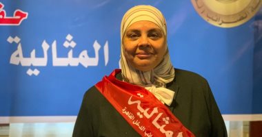 تكريم إيمان حسن عبد المجيد بالأم المثالية بمصلحة الضرائب المصرية