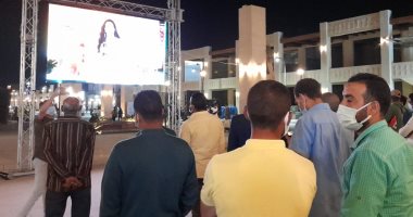 شاشات عملاقة بسوهاج وأسوان لنقل فعاليات موكب المومياوات.. صور