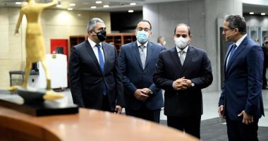 الرئيس السيسى يصل المتحف القومى للحضارة المصرية ويستمع لشرح تفصيلى لمحتوياته.. "الآثار" تهديه التذكرة رقم1.. والسيدة انتصار السيسى: نقل المومياوات الملكية حدث استثنائى فريد وأفخر بانتمائى للحضارة العريقة.. صور