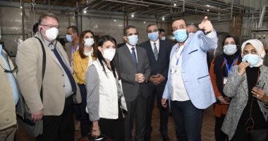 وزيرة التعاون الدولى تزور مراكز تجميع الألبان بقطور فى الغربية.. صور