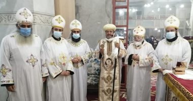 مطران شبرا الخيمة وتوابعها يترأس القداس الإلهى بكنيسة البطل الرومانى والسامرية