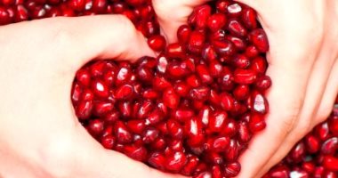 5 بذور يجب الحرص على تناولها لصحة أفضل.. منها الرمان والشيا