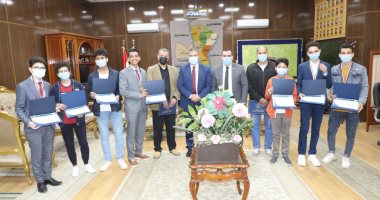 محافظ المنوفية يكرم الطلاب الفائزين بمسابقة (ISEF) الدولية للعلوم