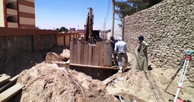 محافظ أسوان يتابع معدلات تنفيذ مشروعات تطوير الريف المصرى.. صور