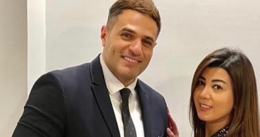 المطرب محمد نور يحتفل بعيد ميلاد زوجته بصورة تجمعهما.. اعرف قالها ايه