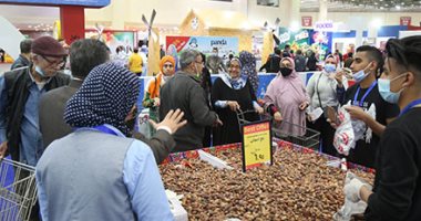 معرض أهلا رمضان يستقبل المواطنين بمدينة نصر وسط التزام بالإجراءات الاحترازية