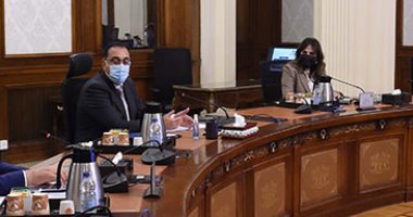 رئيس الوزراء يتابع مع وزير الزراعة الموقف التنفيذى لمنظومة الرى الحديث   