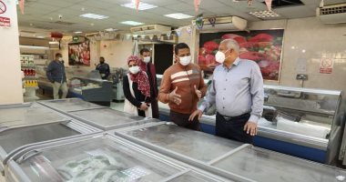 محافظ الوادى الجديد يطمئن على توافر السلع الأساسية والتموينية استعدادا لرمضان