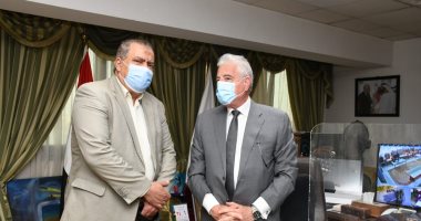 محافظ جنوب سيناء يناقش معدلات تنفيذ مشروع التجلى الأعظم