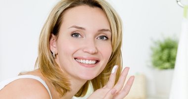 وصفات طبيعية للتخلص من بقع الوجه الداكنة .. للحصول على بشرة صافية