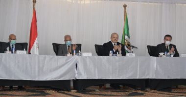 جامعة القاهرة تسلم عقود الدفعة الأولى لإسكان أعضاء هيئة التدريس والعاملين