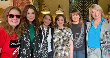 يسرا وإلهام شاهين وكارول سماحة يستقبلن ماجدة الرومى فى أحدث ظهور