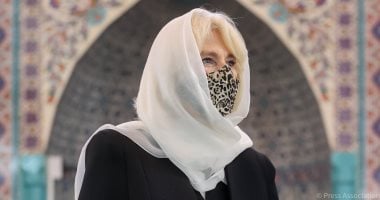 زوجة ولى العهد البريطانى ترتدى الحجاب خلال زيارة مسجد فى لندن