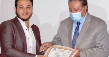 "إنها تتراءى لى" قصيدة لـ محمد غازى النجار بعد فوزه بـ جائزة الأعلى للثقافة