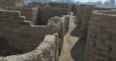 زاهى حواس يعلن اكتشاف مدينة مفقودة تعود لعهد الملك أمنحتب الثالث.. استخدمها توت عنخ آمون منذ 3000 عام.. أكبر مستوطنة إدارية وصناعية فى عصر الإمبراطورية المصرية.. وتكشف سبب انتقال إخناتون إلى تل العمارنة.. صور