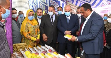 محافظ قنا يفتتح معرضين لـ"أهلا رمضان" ويدشن مبادرة "قوص الخضراء".. صور