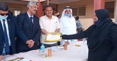 ذوو شهداء الروضة بسيناء يبرزون إبداعاتهم الفنية فى حفل "أحياء يرزقون"