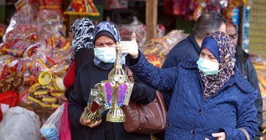 هاتوا الفوانيس يا ولاد.. إقبال على أسواق فوانيس رمضان بالسيدة زينب.. ألبوم صور