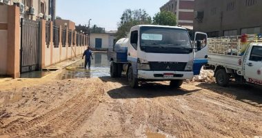 محافظ أسوان يشكل لجنة لمساعدة أهالى "العطوانى" المتضررين من تعطل الصرف