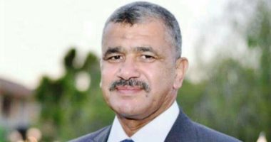 الإعلامى على سلامة: شاركت فى توزيع هدايا على مصابى مدرسة بحر البقر.. صور