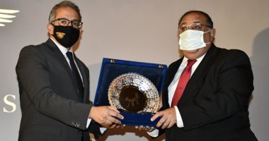 جامعة حلوان .. 450 طالبا شاركوا فى موكب نقل المومياوات.. ووزير السياحة يكرم الجامعة