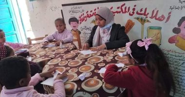 رشا تعلم أطفال أسوان تصنيع المشغولات اليدوية بإعادة تدوير المخلفات