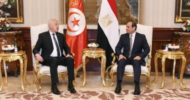 الرئيس التونسى يصل القاهرة فى زيارة رسمية لمدة 3 أيام والرئيس السيسي يستقبله بمطار القاهرة.. متحدث الرئاسة: قمة مصرية - تونسية غدًا بقصر الاتحادية لبحث عدد من القضايا الإقليمية والدولية ذات الاهتمام المشترك