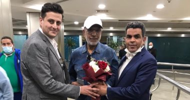 بيراميدز يستقبل بعثة الرجاء المغربى في مطار القاهرة بـ"الورد".. صور