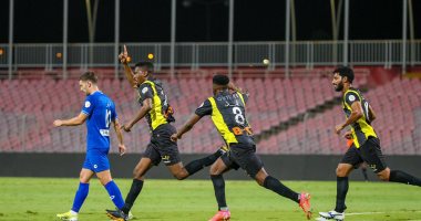 الاتحاد يتفوق بثنائية على الهلال فى الشوط الأول بكلاسيكو السعودية.. فيديو
