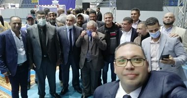 صور تكريم رجال ترسانة بورسعيد البحرية المشاركين في تعويم السفينة الجانحة