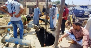 محافظ أسوان يعلن إنهاء مشكلة محطة الصرف بالعطوانى.. صور