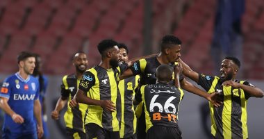 الاتحاد يحسم كلاسيكو السعودية بثنائية على الهلال فى غياب حجازى.. فيديو 
