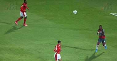 الأهلي يهدد مرمى سيمبا مرتين.. وهجوم أحمر ضاغط بعد 30 دقيقة.. صور