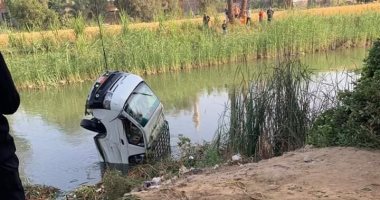 مصرع 4 أشخاص وإصابة 3 آخرين إثر انقلاب سيارة فى ترعة الصحارة بسوهاج