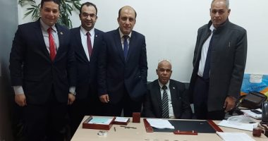 إحباط محاولة تهريب 51 جنيها ذهبيا بمطار القاهرة أخفاها راكب على جسده.. صور