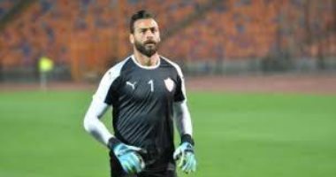 أبو جبل على دكة الزمالك خلال مواجهة تونجيث السنغالى بعد عقد قرانه بـ48 ساعة