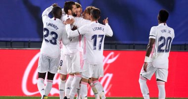 الدوري الإسباني على صفيح ساخن بعد كلاسيكو الأرض.. ريال مدريد يُسقط برشلونة بثنائية فى قمة الليجا.. الملكى يعود للصدارة والبارسا يتراجع للمركز الثالث.. وكتيبة زيدان تحقق أرقاما قياسية بالجملة بعد الفوز التاريخى