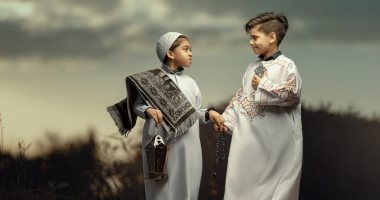 حمزة وستيفين جمعتهما الصداقة وجلسة تصوير فريدة بمناسبة رمضان.. فيها حاجة حلوة