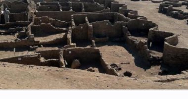 الجارديان البريطانى يلقى الضوء على اكتشاف المدينة المفقودة بالأقصر