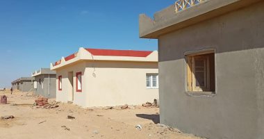 عجلة التعمير تدور على أرض سيناء.. قطار "حياة كريمة" يحول منطقة الشياخة لعمران جديدة.. إنشاء 25 منزل حديث ومسجد ومشغل تدريب ومحطة مياه.. و25 عقار آخر بنظام إسكان بدوى بمدينة نخل.. وتوصيل الكهرباء للقرى.. صور